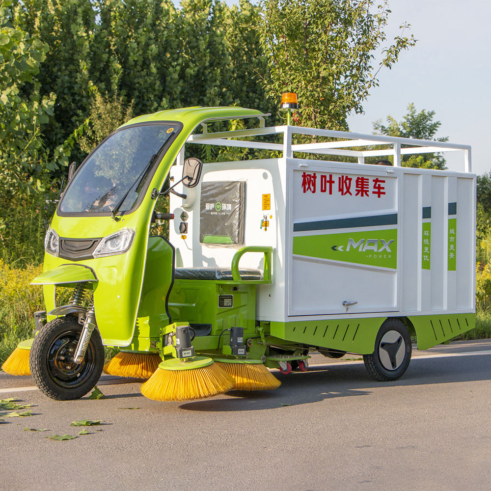 Ride-On 3 Wheel Steering 2 Meters Cleaning Width Leaf Sweeper Street Sweeper Machine