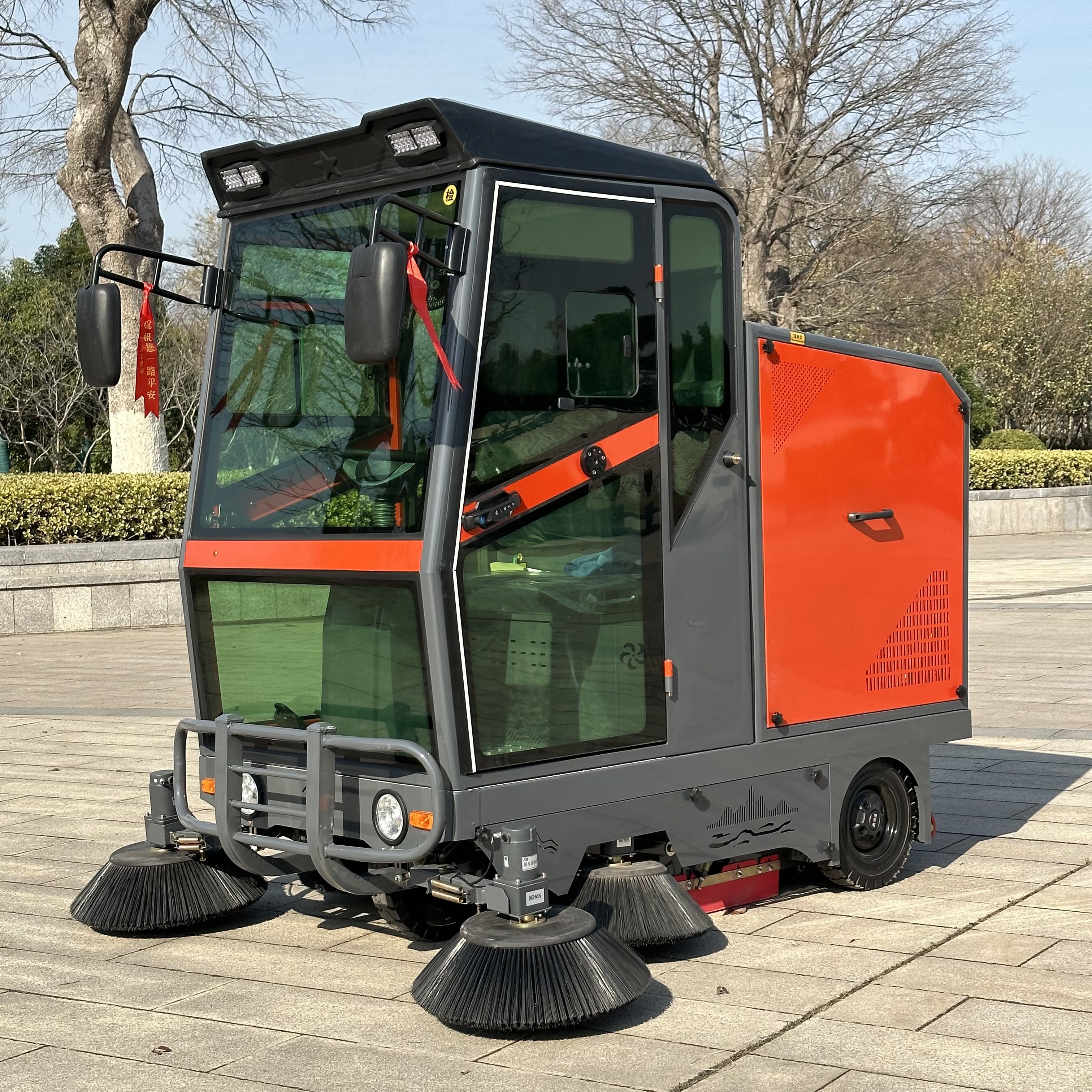 Professional Electric Ride on Floor Sweeper Automatic Cleaning Machine Street Road Cleaning Sweeper