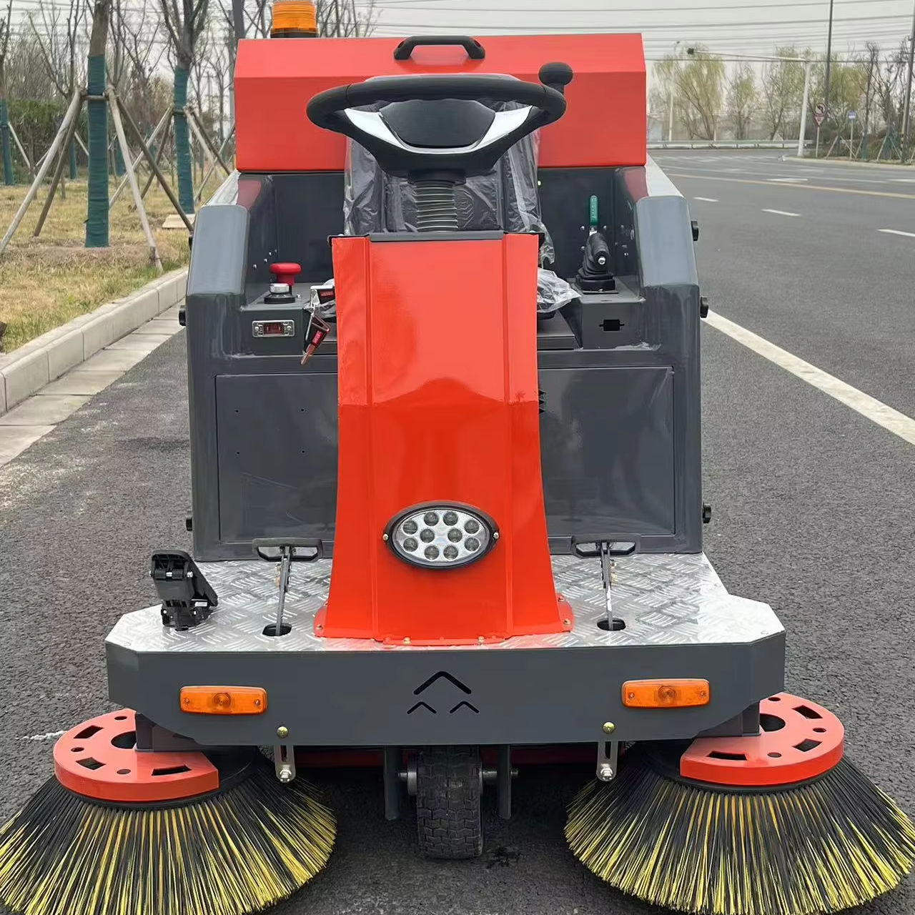 Automatic Ride on Cleaning Machine Road Street Sweeper Floor Sweeper Double Brush Industrial