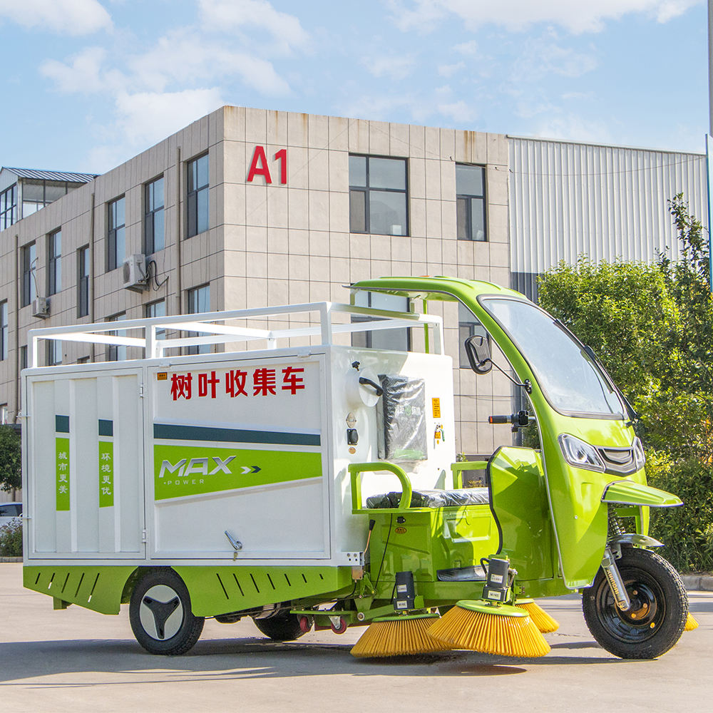 Ride-On 3 Wheel Steering 2 Meters Cleaning Width Leaf Sweeper Street Sweeper Machine